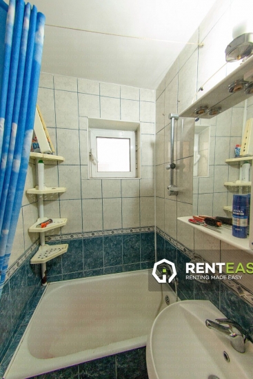 De inchiriat! Apartament 2 camere, zona Podu Ros.
